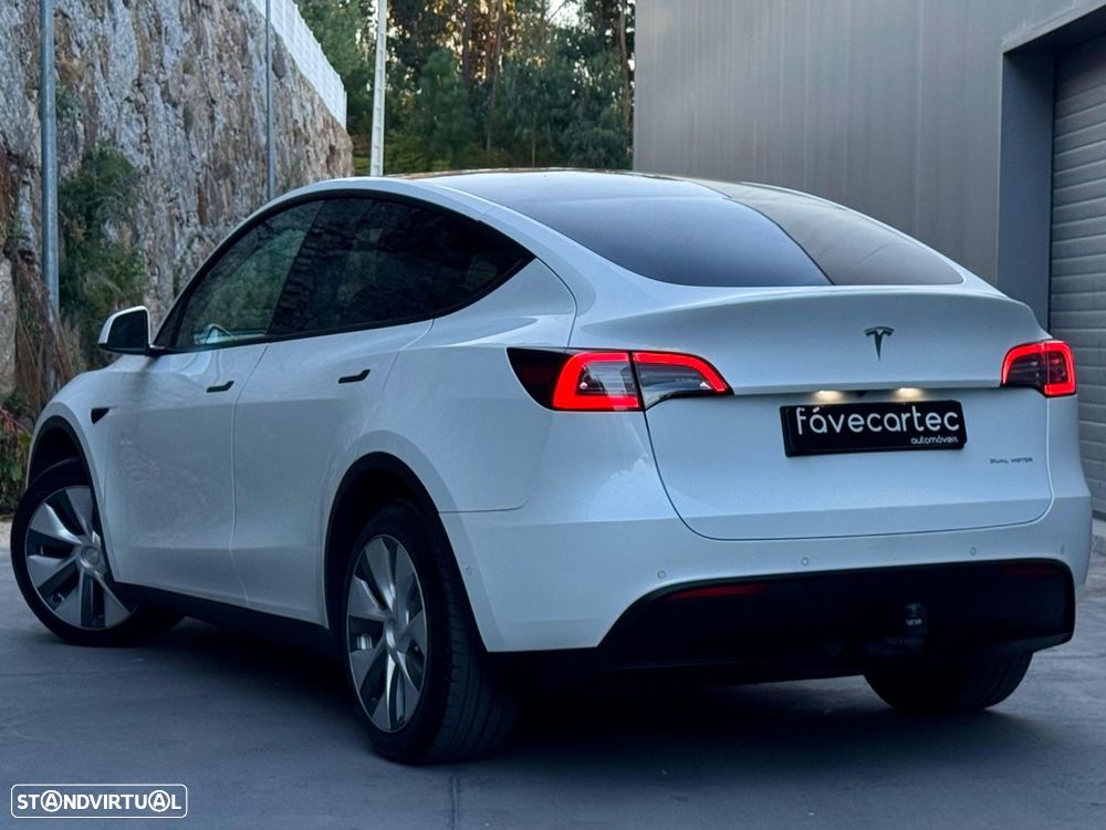 Tesla Model Y Long Range Dual Motor AWD - 12