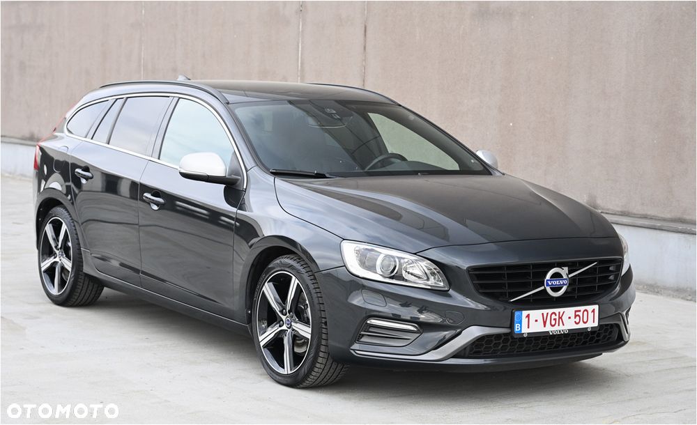 Volvo V60 D3 R-Design - 2