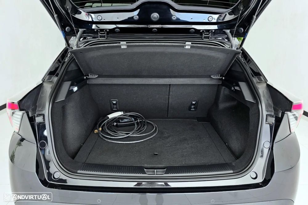 MG MG4 64 kWh Luxury - 12
