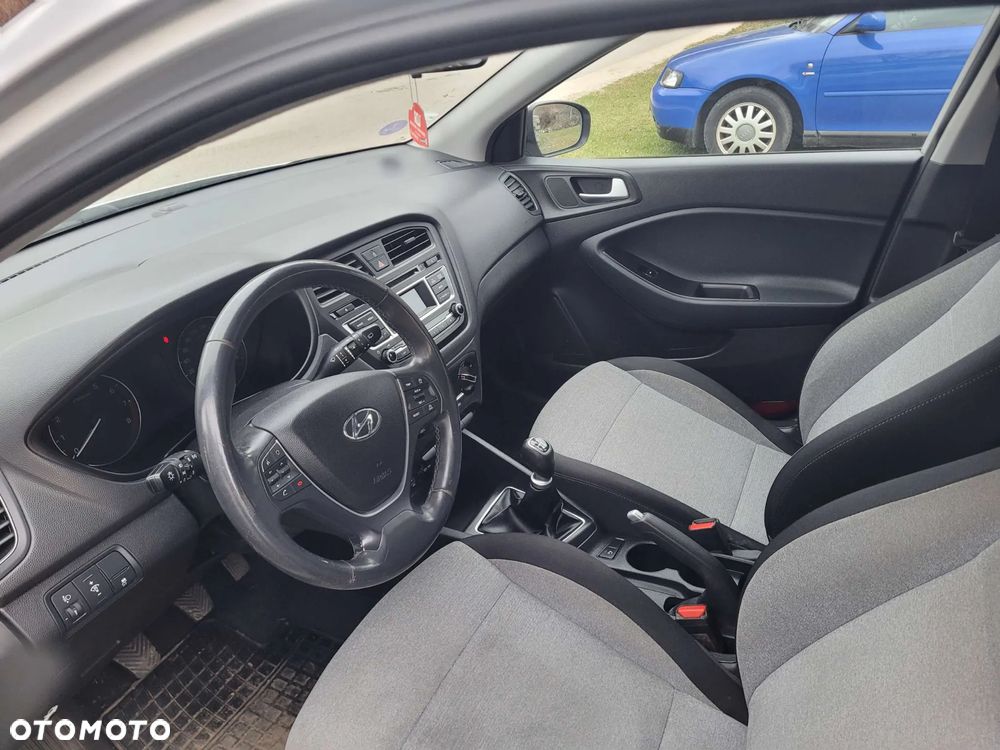 Hyundai i20 1.2 Trend - 12