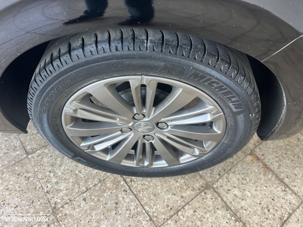 Peugeot 208 1.2 PureTech Style - 15