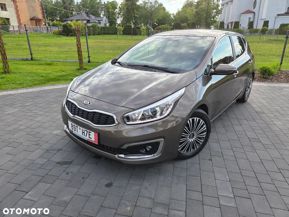 Kia Ceed 1.6 GDI ISG Platinum Edition - 1