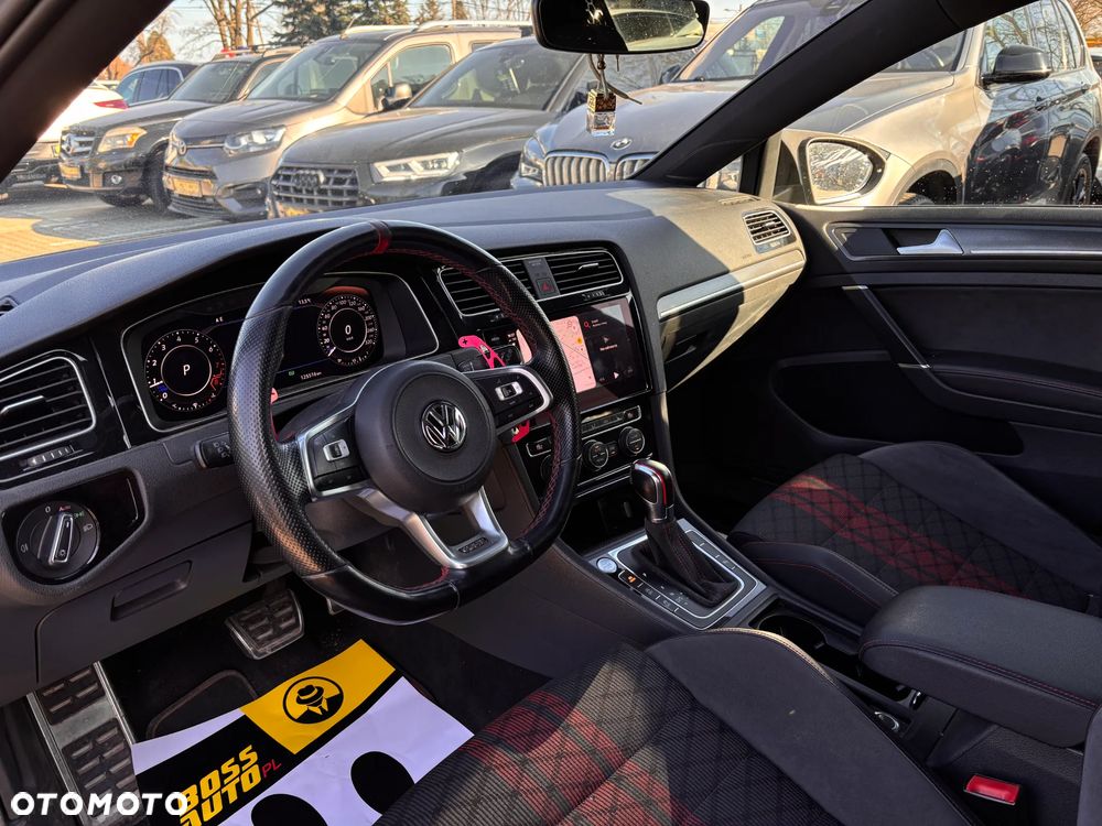 Volkswagen Golf - 18