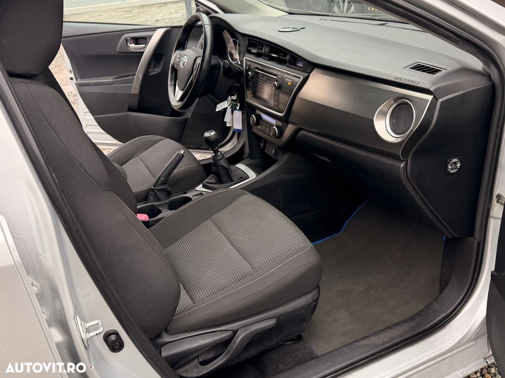 Toyota Auris 1.4 D-4D Unique - 17