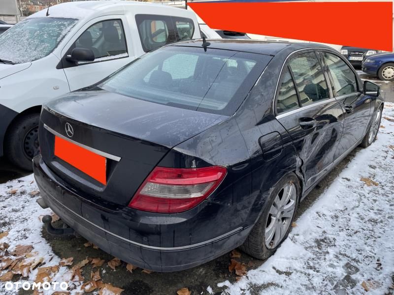 Mercedes-Benz Klasa C 180 CGI BlueEFFICIENCY Avantgarde - 2