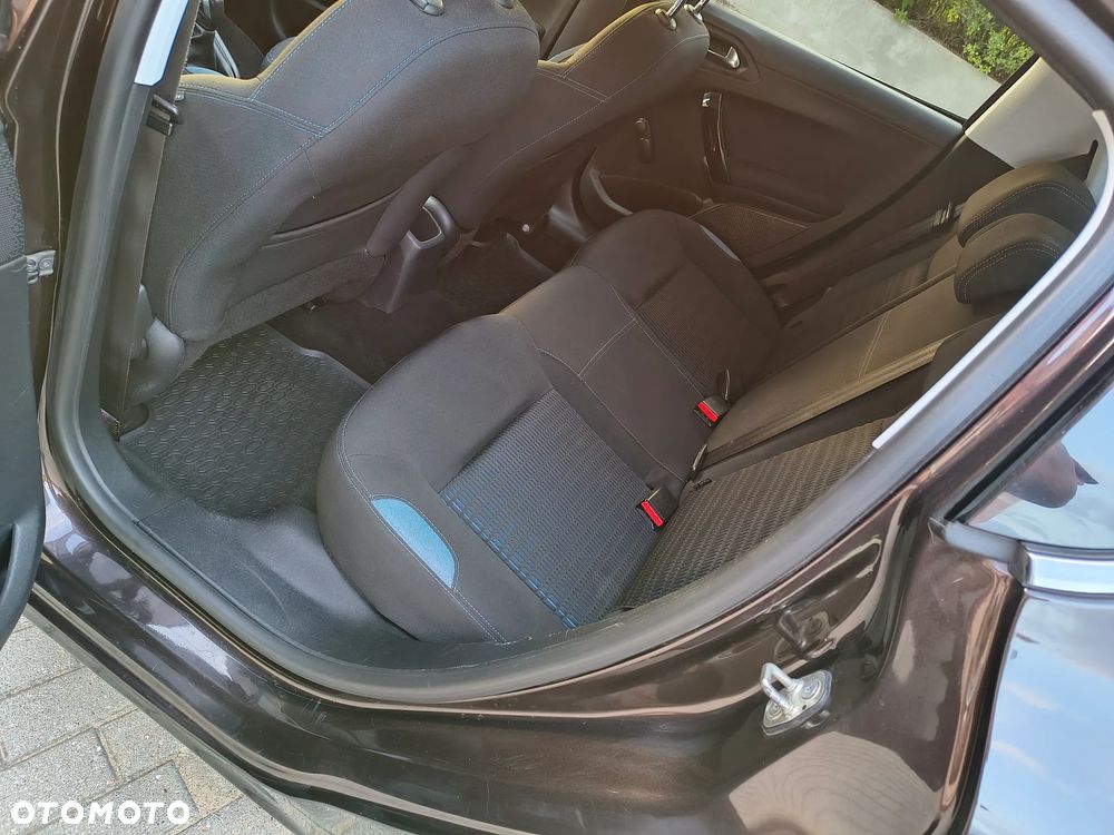 Peugeot 208 - 13