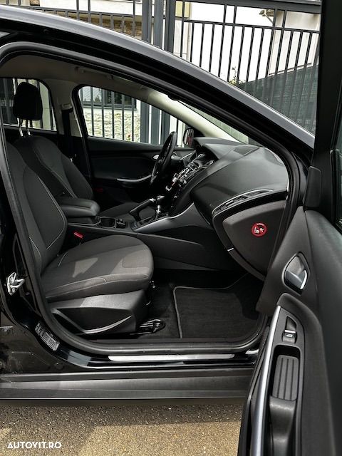 Ford Focus 1.6 TDCI DPF Titanium - 9