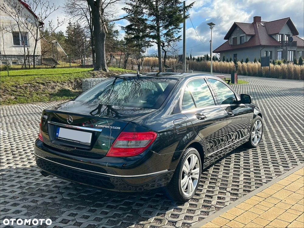 Mercedes-Benz Klasa C 180 CGI BlueEFFICIENCY Avantgarde - 5