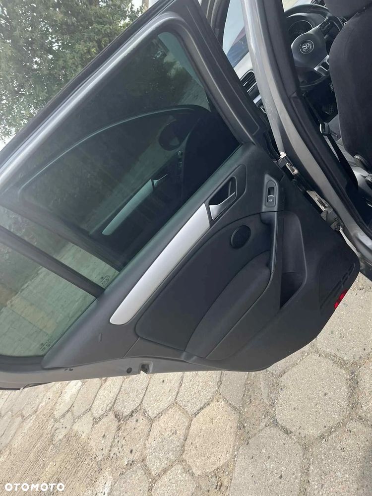 Volkswagen Golf VI 2.0 TDI Comfortline - 9