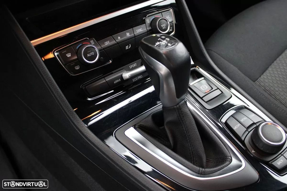 BMW 225xe Active Tourer - 10