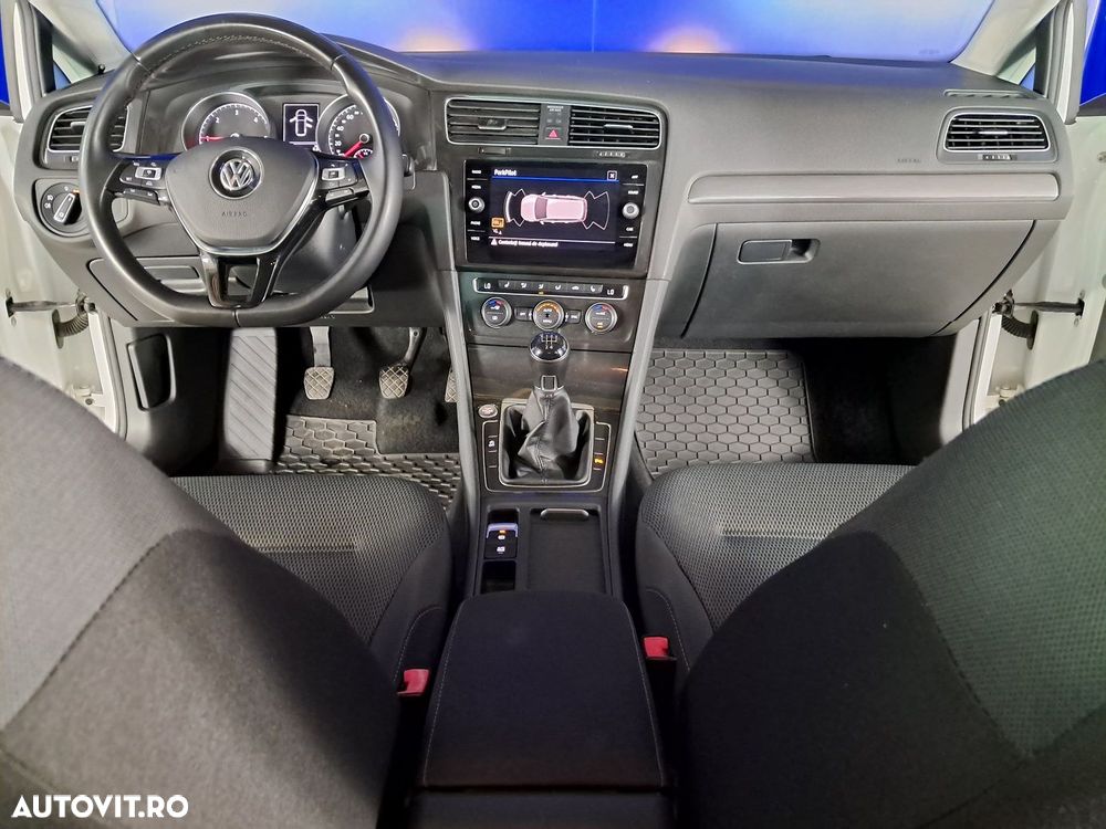 Volkswagen Golf - 16