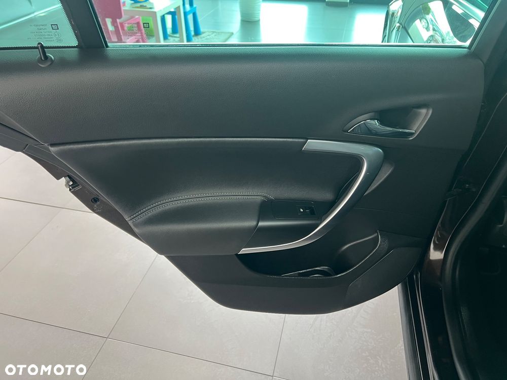 Opel Insignia - 25