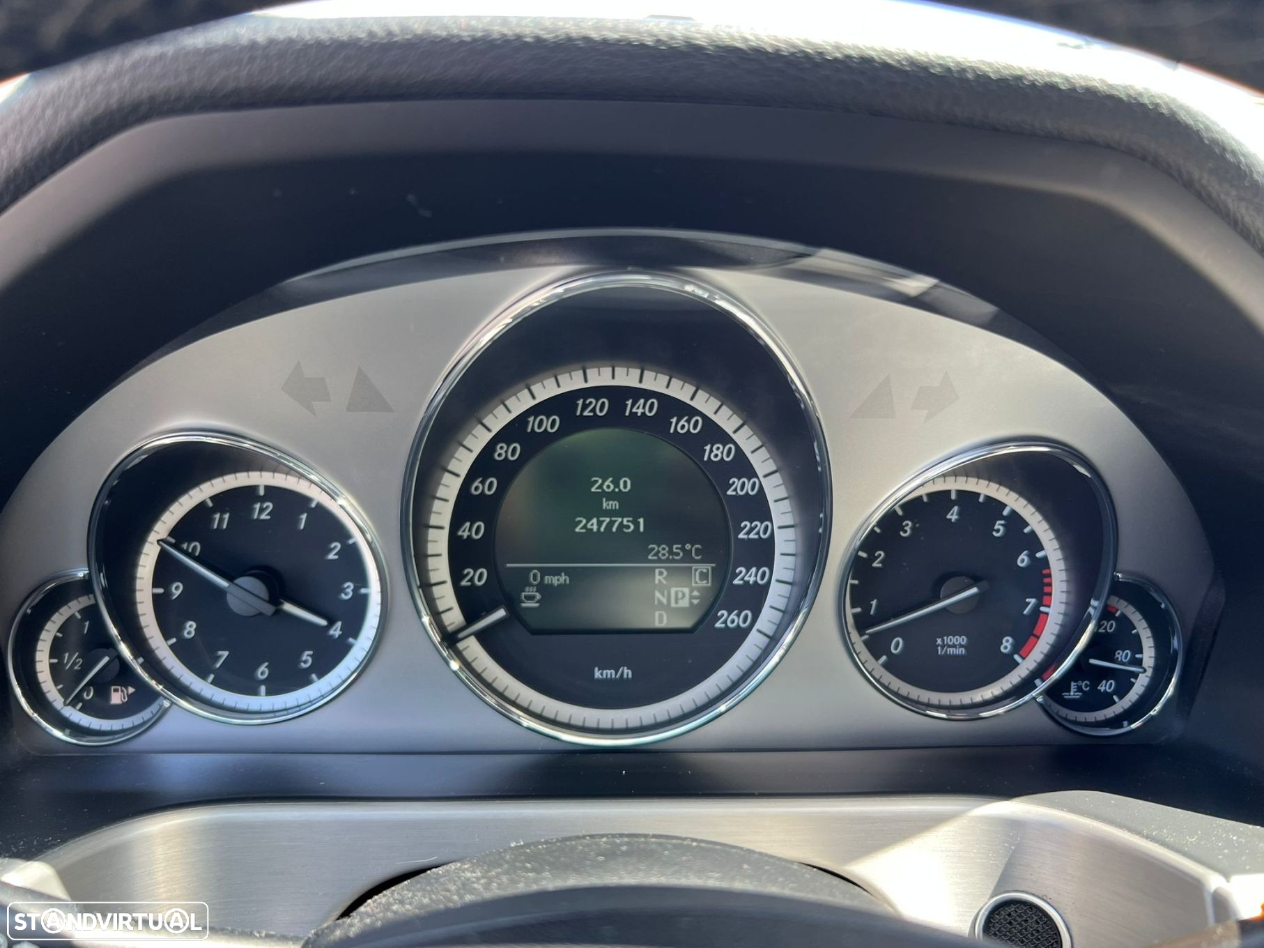 Mercedes-Benz E 350 CGI Avantgarde BlueEfficiency - 37