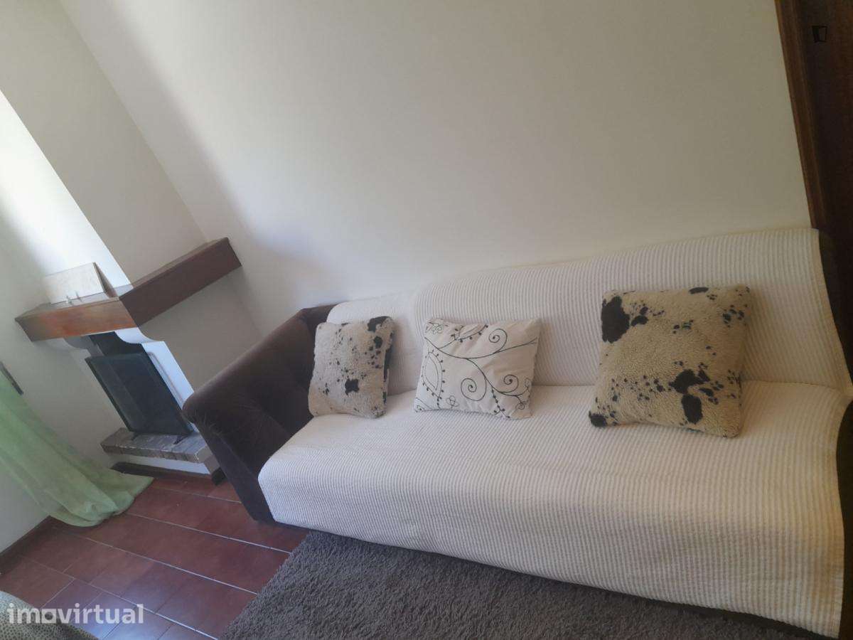Quarto - localizado em Lordelo do Ouro Porto - Grande imagem: 4/8