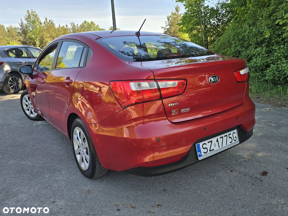 Kia Rio 1.2 L - 4