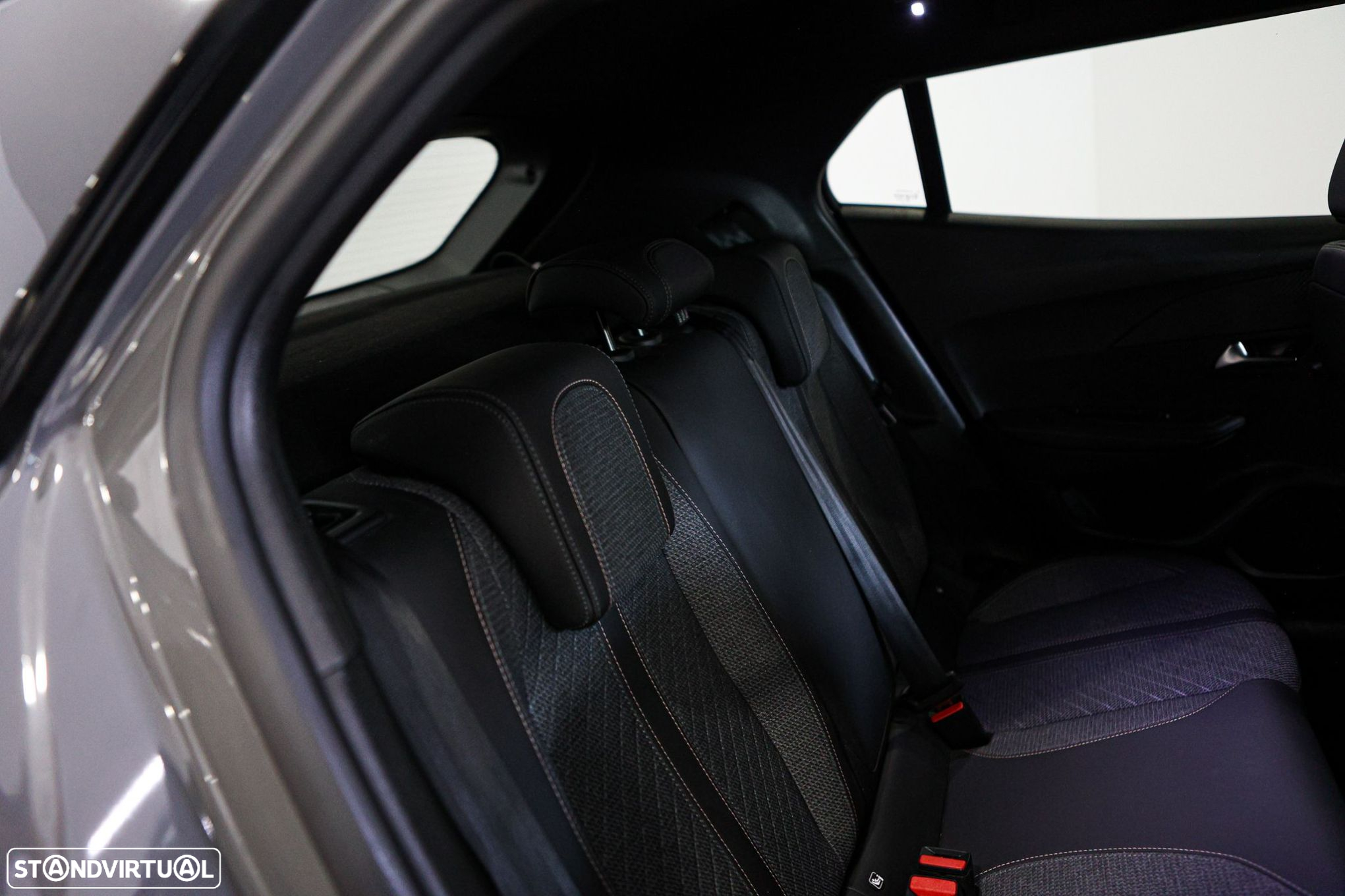 Peugeot 2008 1.2 PureTech Allure - 11