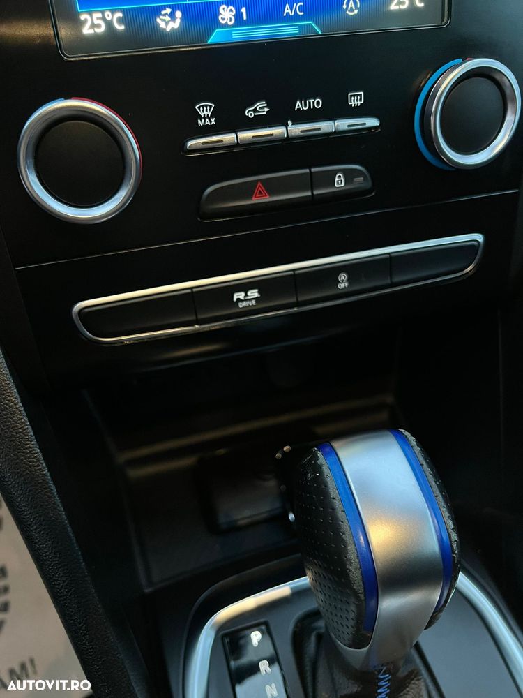 Renault Megane ENERGY TCe 205 EDC GT - 19