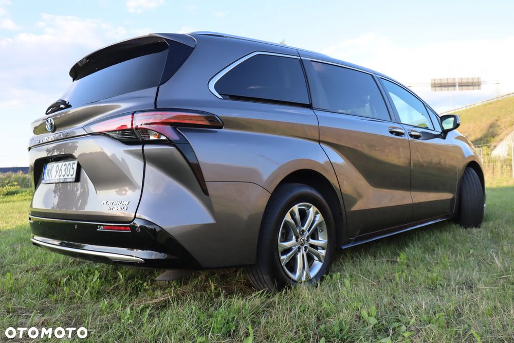 Toyota Sienna - 11
