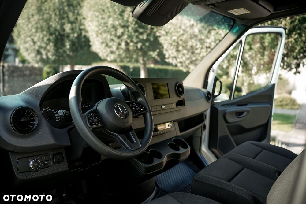 Mercedes-Benz Sprinter - 26