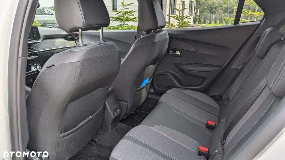 Peugeot 2008 PureTech 130 Allure S&S EAT8 - 11