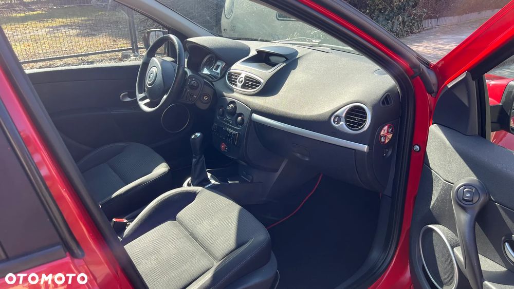 Renault Clio - 21