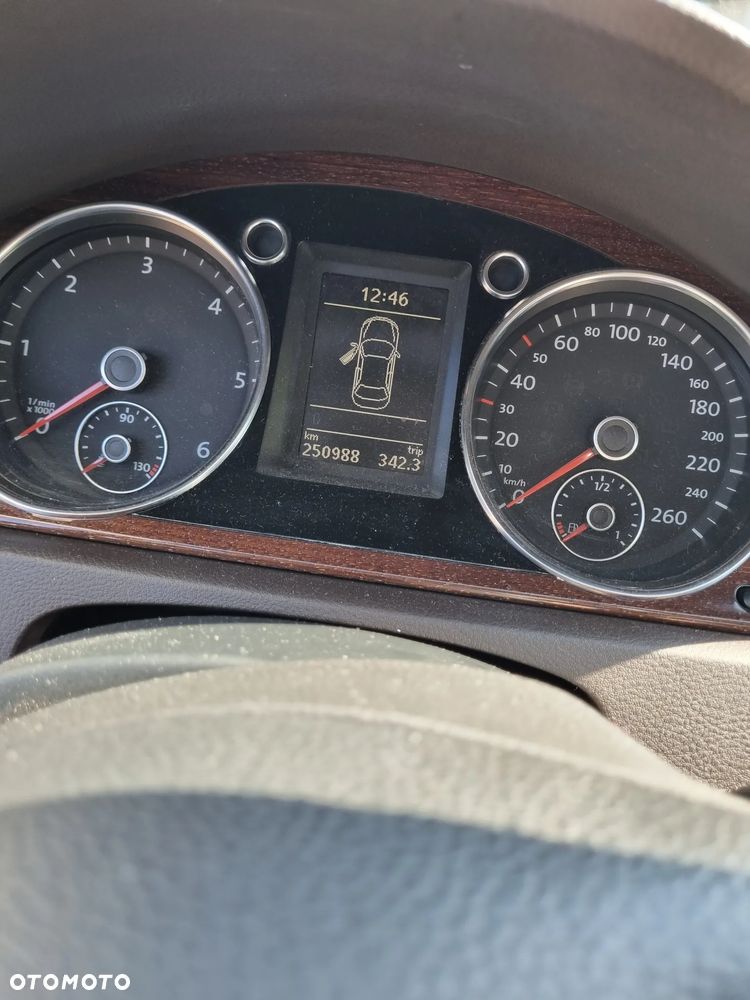 Volkswagen Passat 2.0 TDI Highline - 26