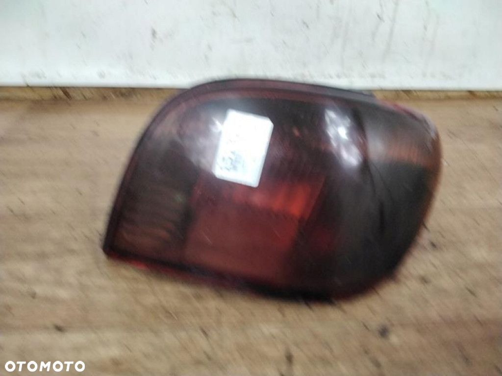 TOYOTA YARIS LIFT LAMPA TYŁ PRAWA - 1