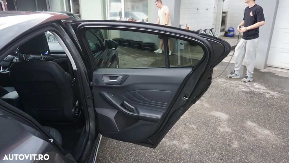 Ford Focus 1.5 EcoBoost Vignale - 12