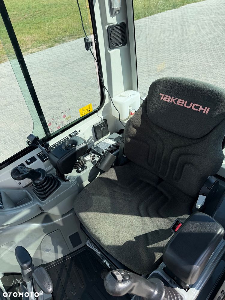 Takeuchi Tb225 - 17