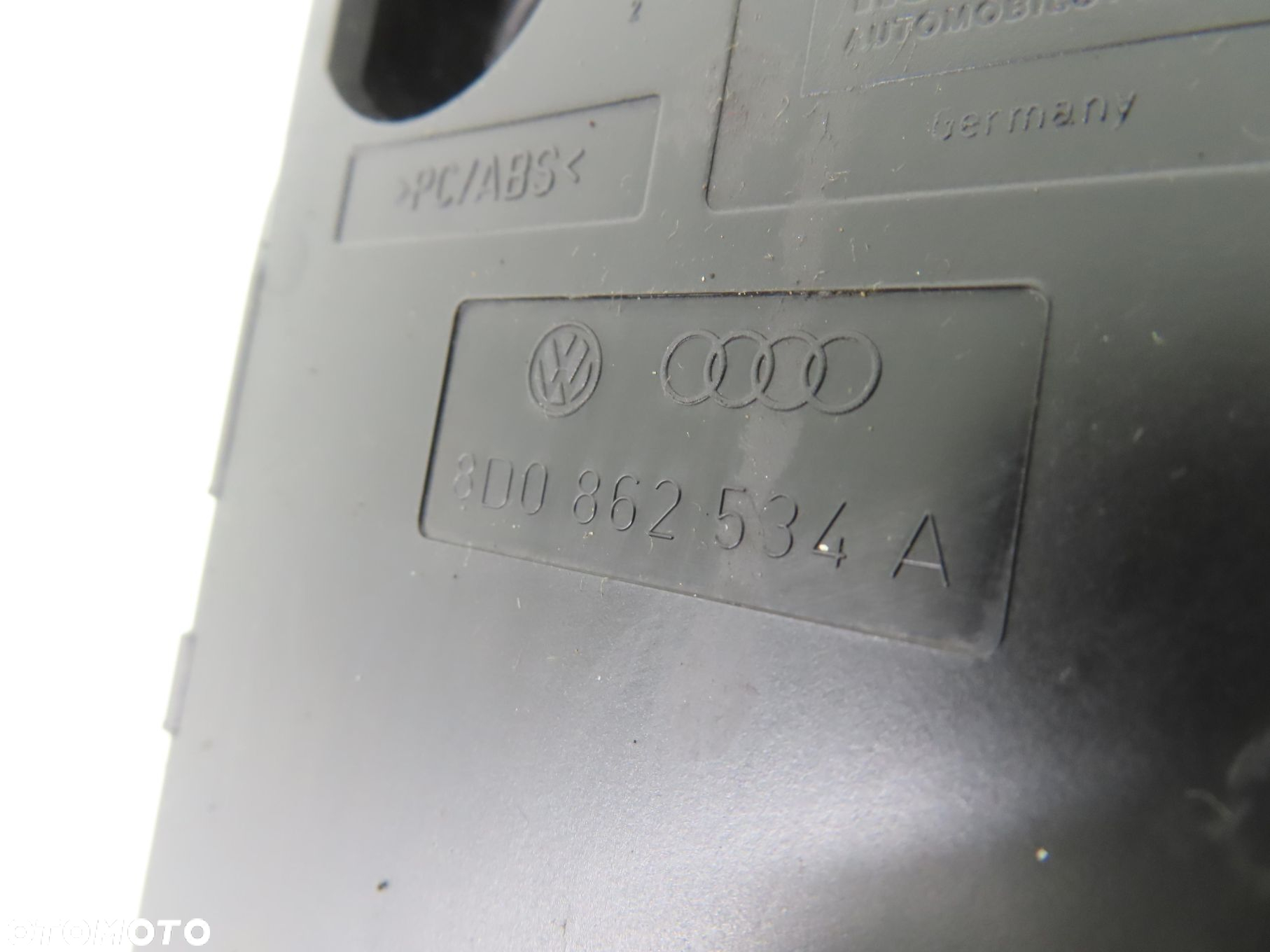 UCHWYT NA NAPOJE AUDI A4 B5 8D0862534A - 2