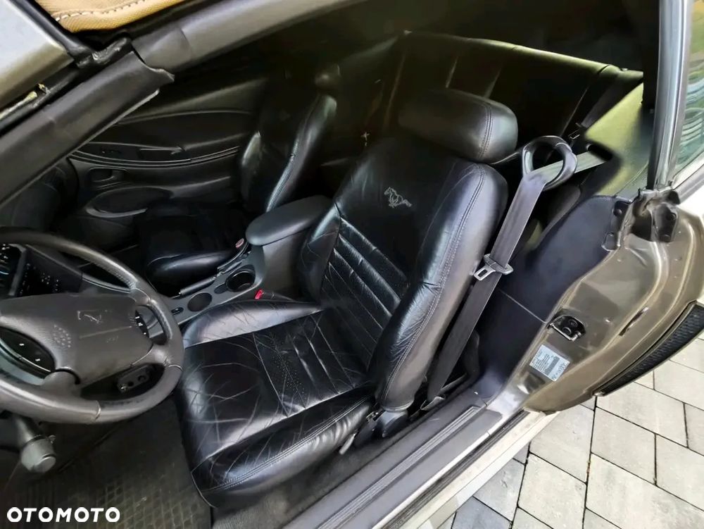 Ford Mustang 4.6 V8 GT - 6