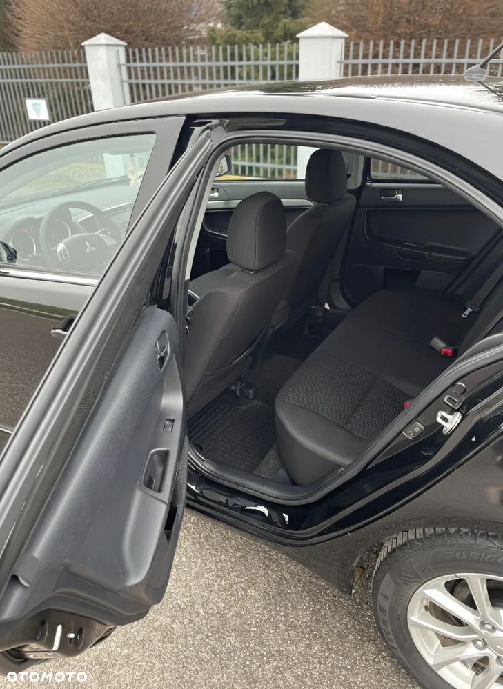 Mitsubishi Lancer 1.6 Inform - 10