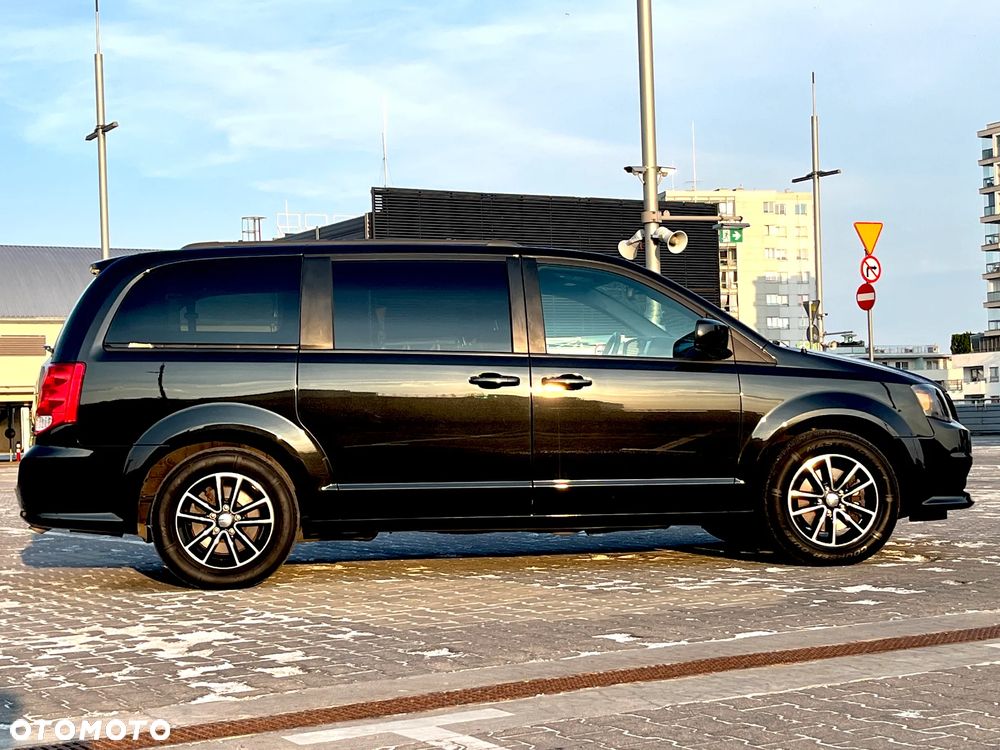 Dodge Grand Caravan - 12