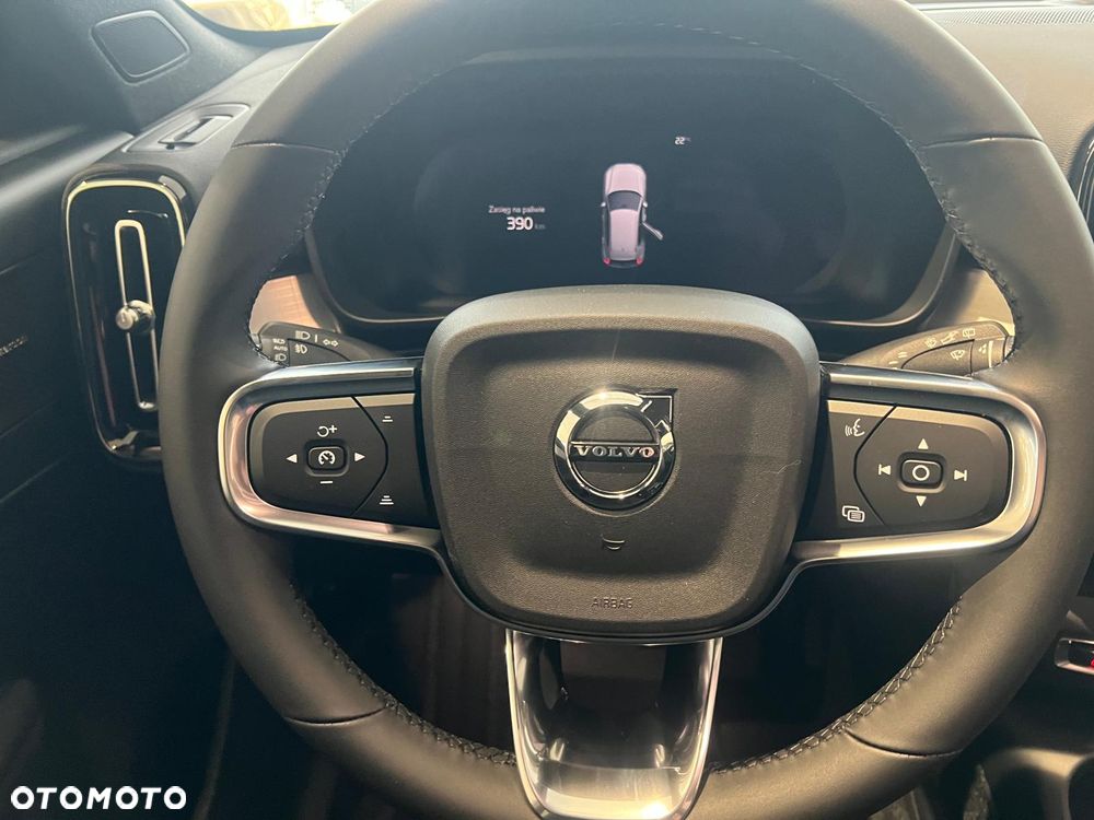 Volvo XC 40 B4 B DKG Ultra Black Edition - 17