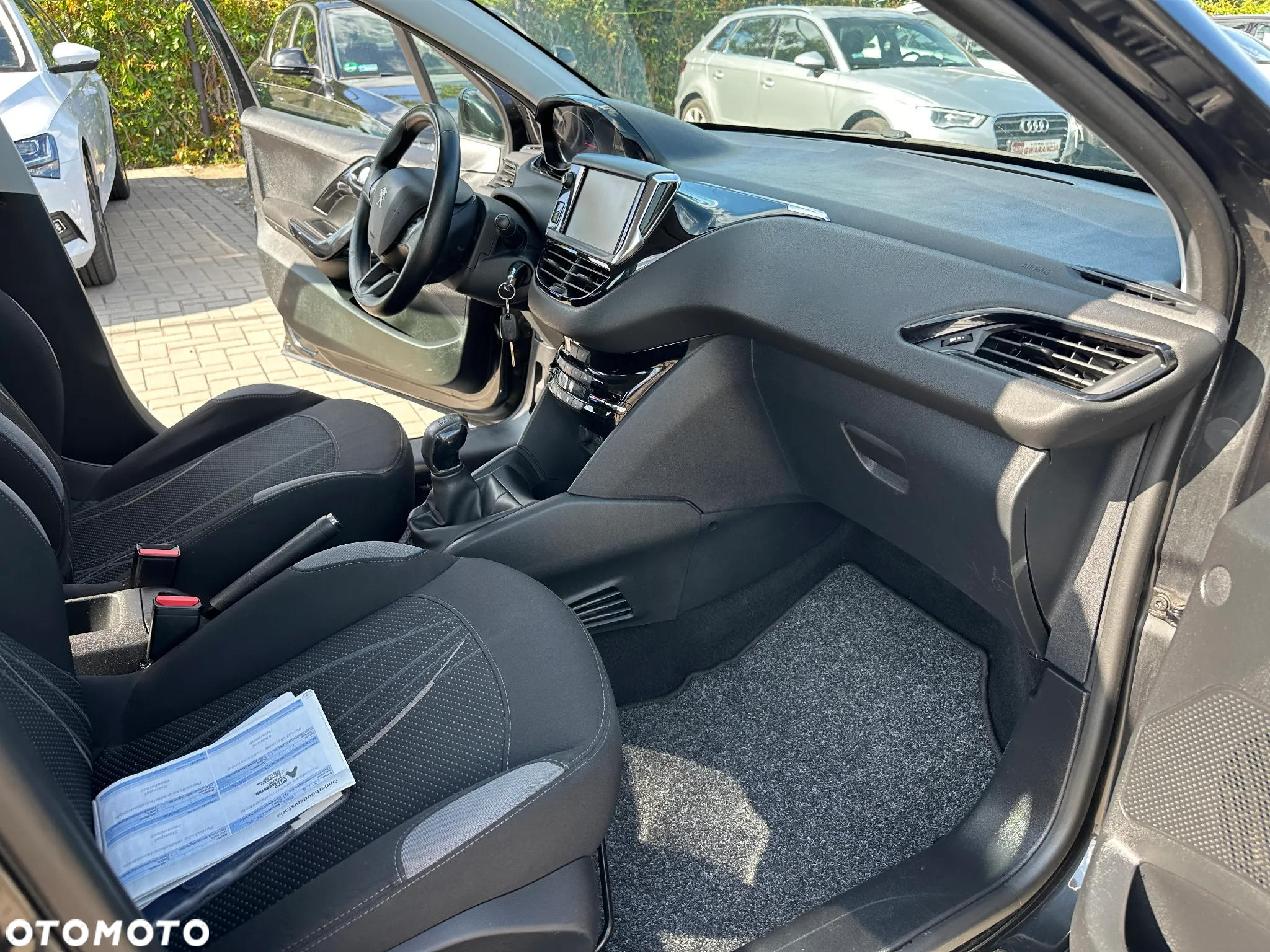 Peugeot 208 - 21