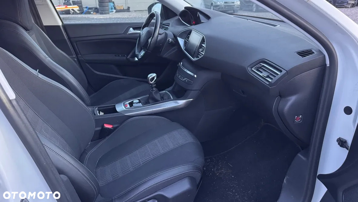 Peugeot 308 1.2 PureTech Allure S&S - 12