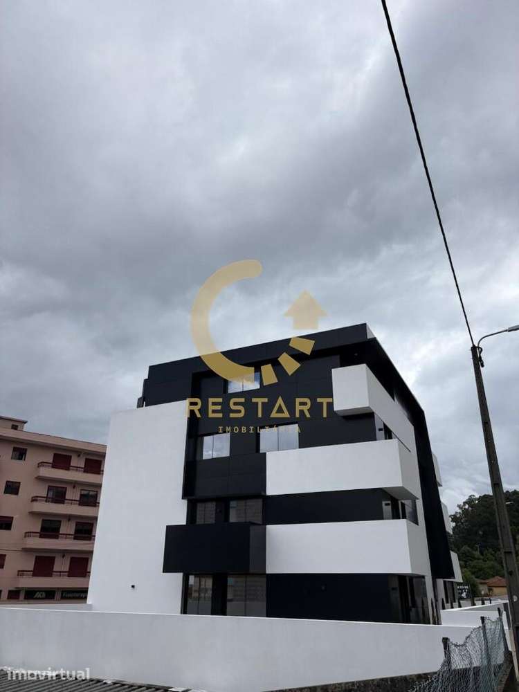 T2 com Terraço Privativo de Grande Dimensão - Grande imagem: 2/26