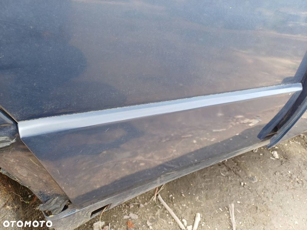 DRZWI KOMPLETNE PRAWY TYŁ MERCEDES-BENZ W201 190 - 4