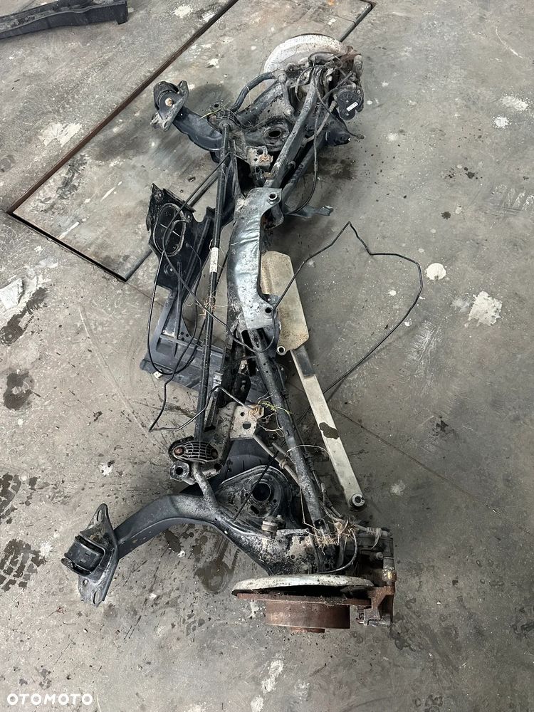 BMW F39 X2 BELKA TYLNA ZAWIESZENIA DEMONTAŻ