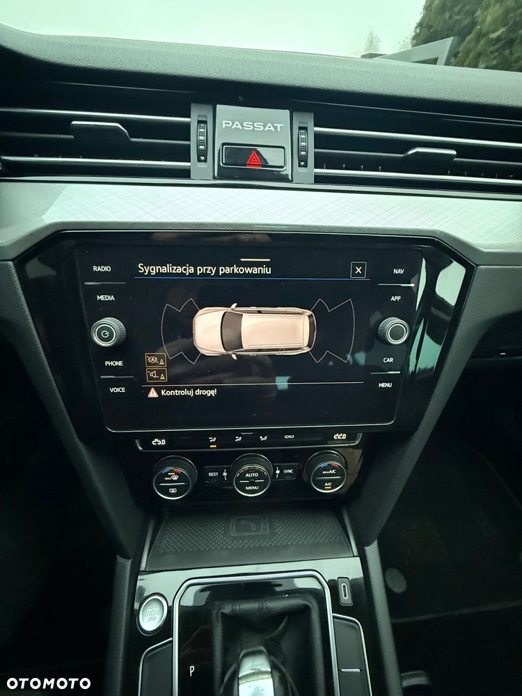 Volkswagen Passat - 11