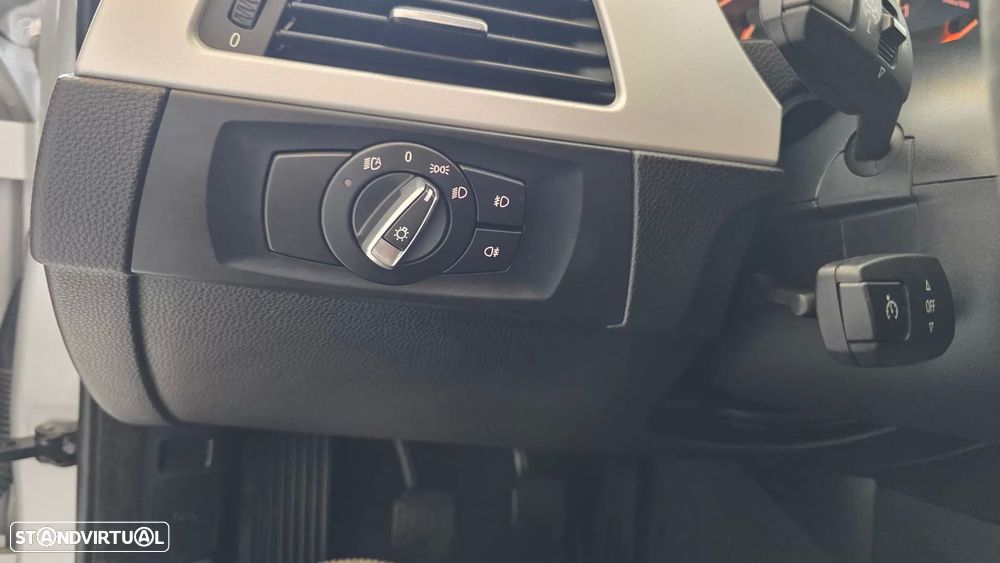 BMW 320 d EfficientDynamics Navigation - 36