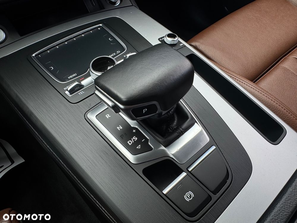 Audi Q5 50 TFSIe quattro S tronic S line business - 36