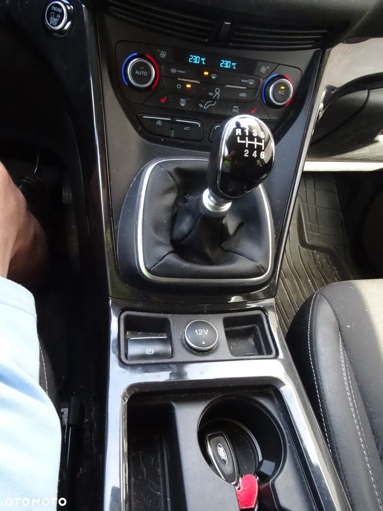 Ford Kuga - 4