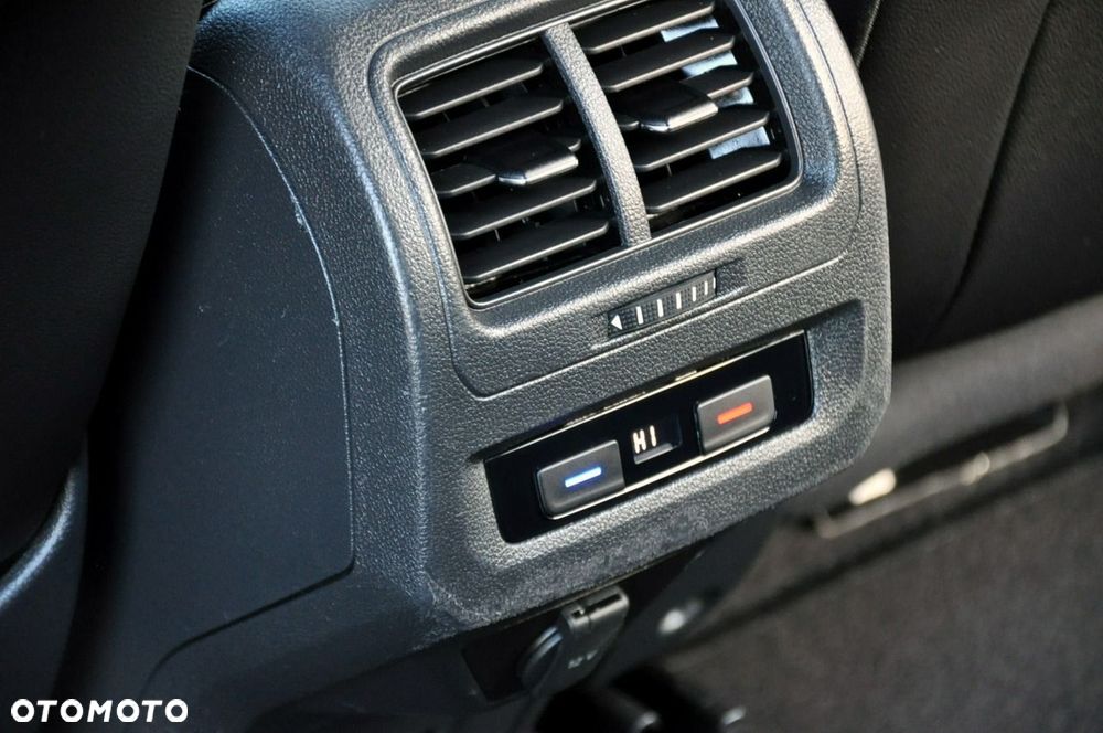 Volkswagen Touran - 20
