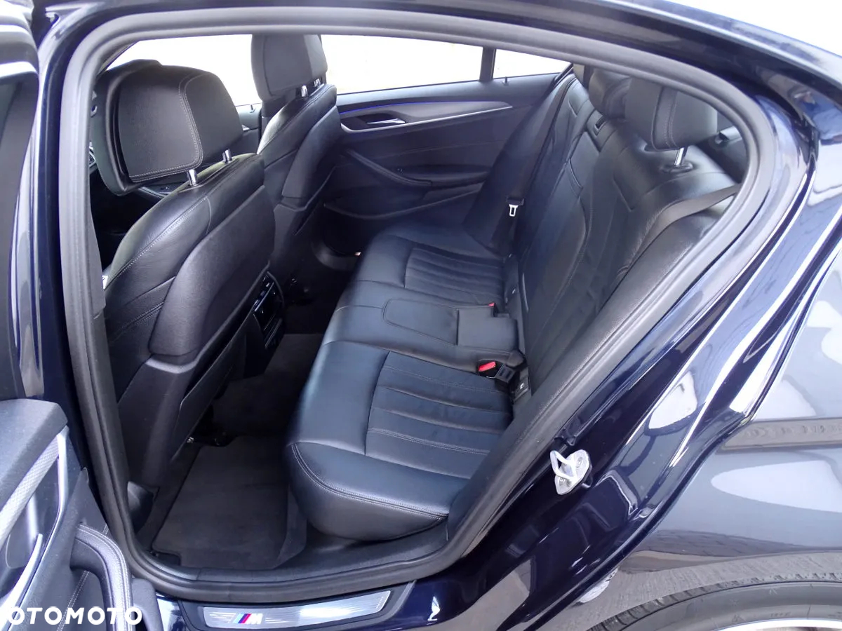BMW Seria 5 520d M Sport - 13