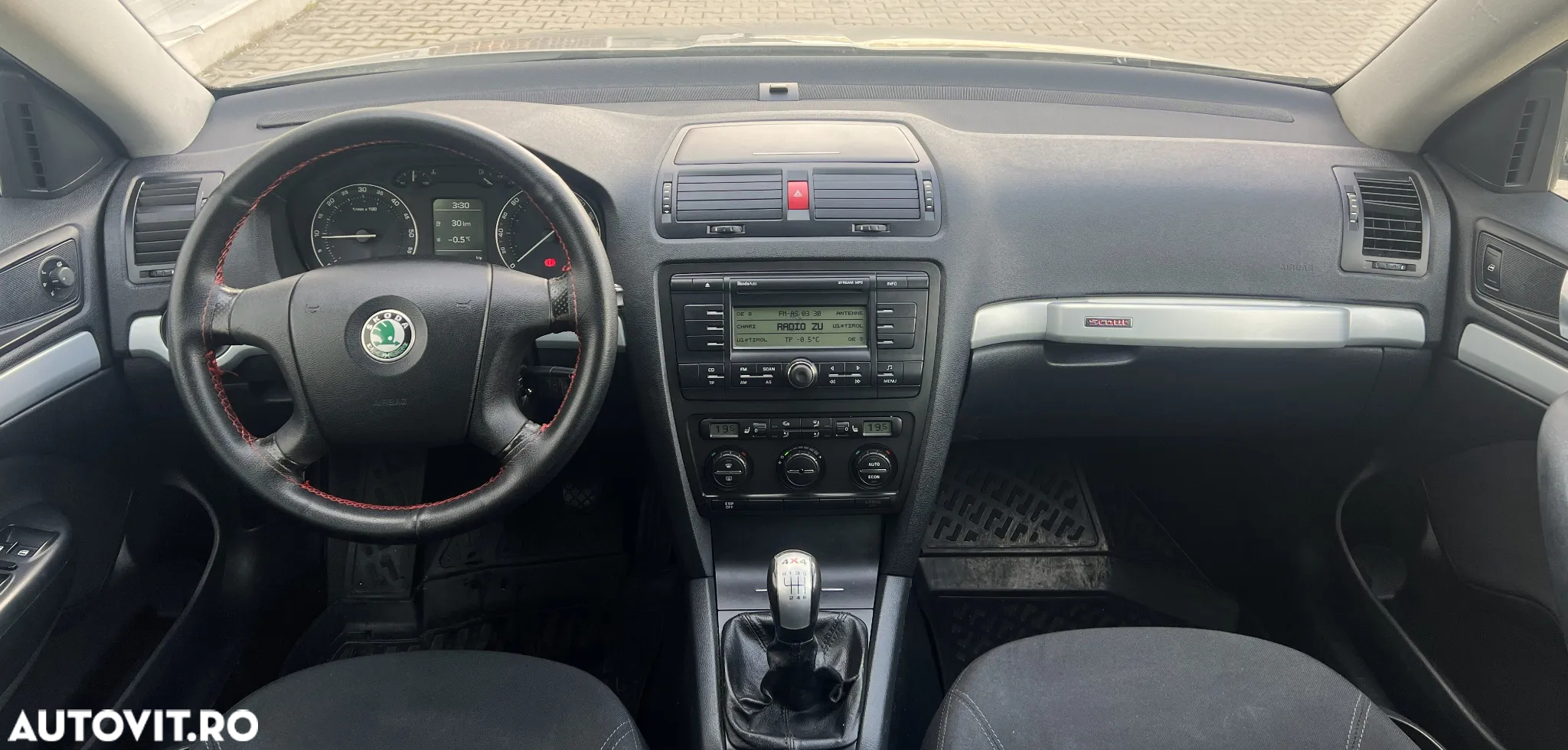 Skoda Octavia Combi 2.0 TDI DPF 4x4 Scout - 8