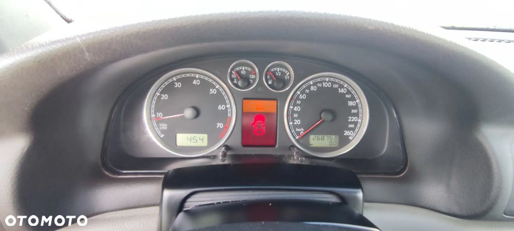 Volkswagen Passat - 13