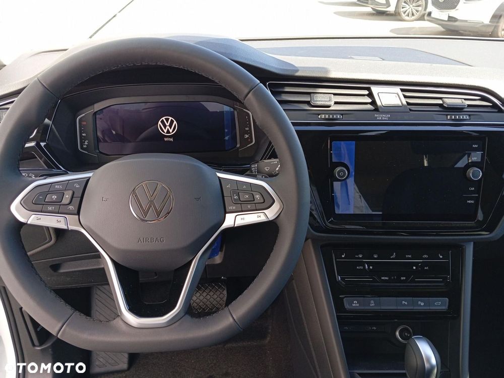 Volkswagen Touran - 23