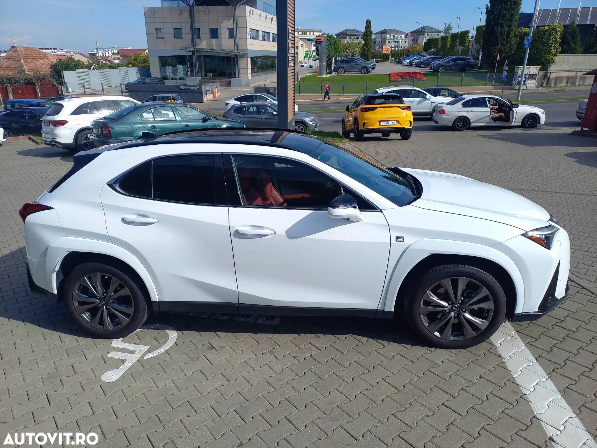 Lexus UX 250h 2.0L HEV 20H- (178 HP) 4X4 CVT F Sport - 5