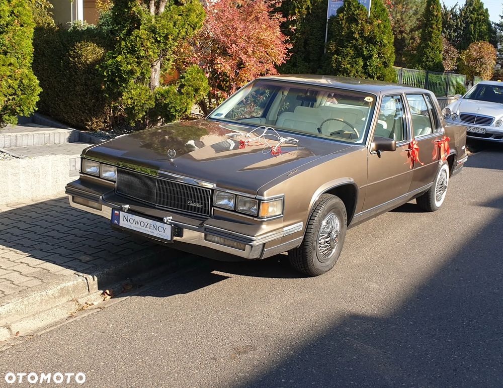Cadillac Deville - 24